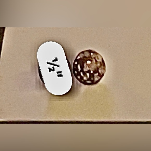 Earrings - Picture 5 of 5